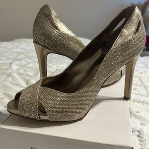 ALFANI Gold Glitter Open Toed Criss-Cross Heels Size 9 Peep Toe 4" Heels